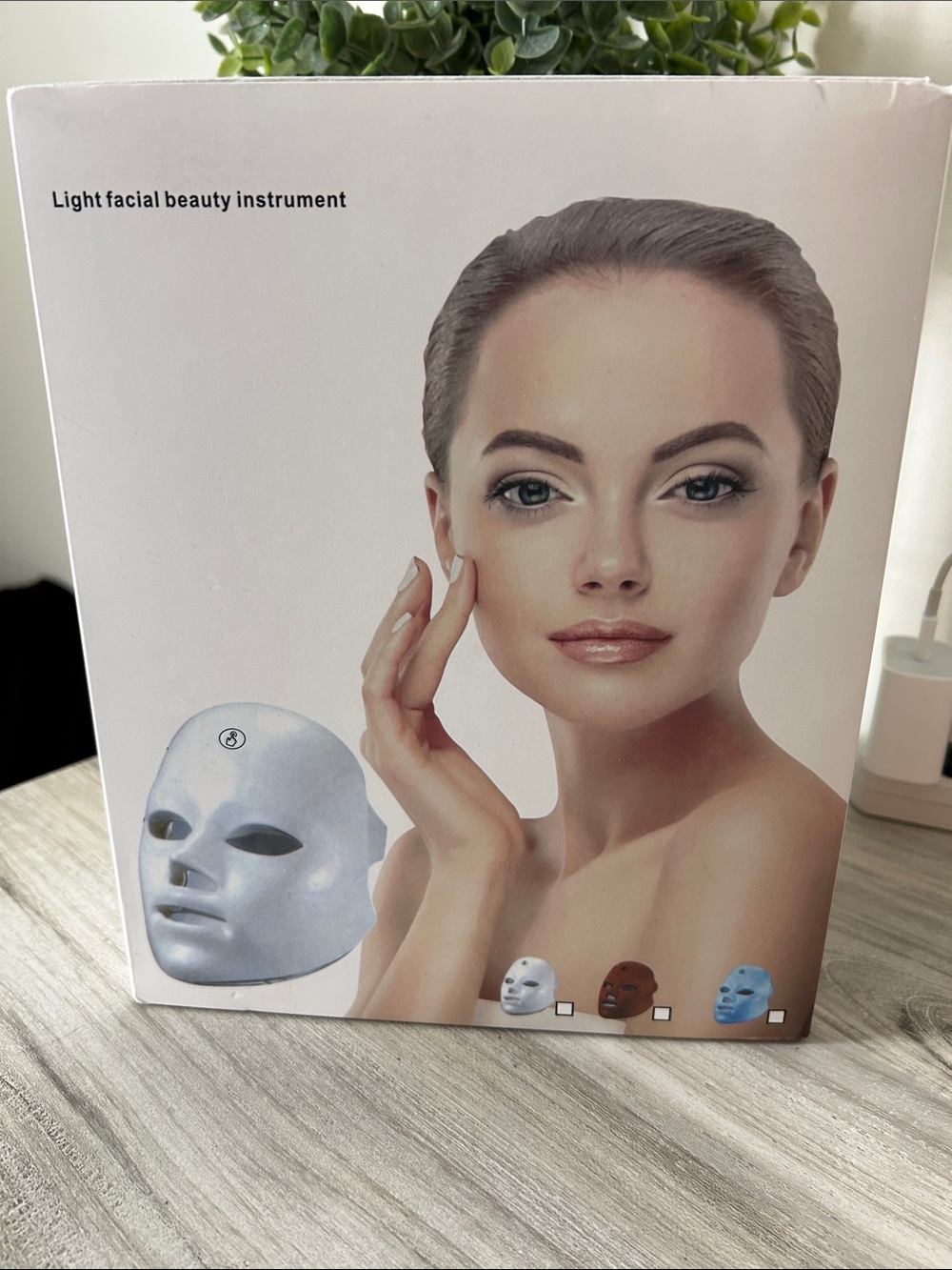 Light Facial Beauty Instrument LED Therapy Mask – White NIB